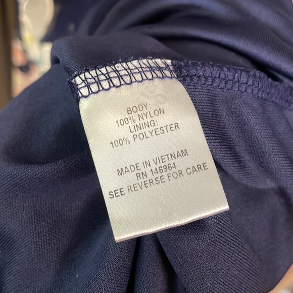 EUC floral pattern w navy base color. High neck style w trapeze flowey bottom! - Picture 6 of 6